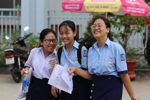 Học sinh tham dự kỳ thi tuyển sinh 10 năm học 2019
