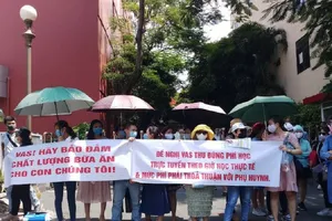 Phụ huynh trường Việt Úc lại kéo lên trường yêu cầu được đối thoại