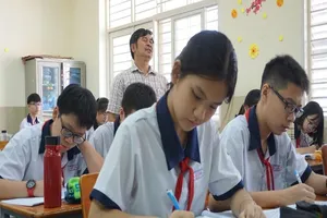 Học sinh trường THCS Lữ Gia, quận 11 trong một tiết học. Ảnh: NGUYỄN QUYÊN