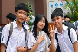 TP.HCM: 82.000 thí sinh làm thủ tục thi vào lớp 10 