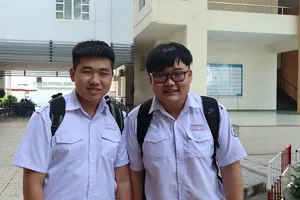 Thí sinh tham dự kỳ thi vào lớp 10 chuyên trường Trung học Thực hành. Ảnh: DANH NGUYỄN