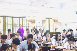 Học sinh khối 12 trường THPT Hồng Đức, TP.HCM trong 1 tiết ôn tập. Ảnh: NTCC