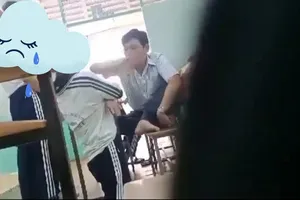 TP.HCM: Thầy giáo bắt học sinh quỳ giữa lớp và tát