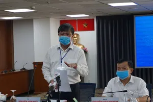 TP.HCM: 2 cán bộ coi thi dùng điện thoại khi đang làm nhiệm vụ