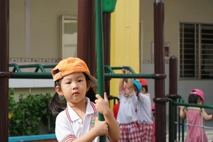 TP.HCM: Tổ chức cho HS bán trú ăn trưa làm nhiều đợt