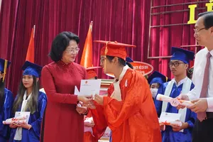 Phó Chủ tịch nước dự lễ khai giảng tại TP.HCM