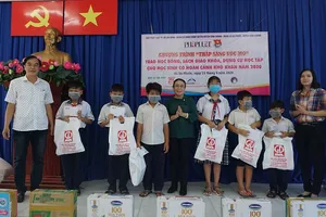 'Em đã có tiền đóng tiền học'