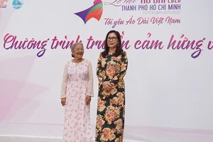 Nghệ sĩ Phi Điểu, Kim Xuân truyền cảm hứng áo dài cho HS