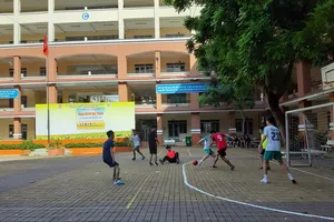 Học sinh học cùng bệnh nhân 1349, một trường phải đóng cửa