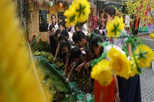 Sở GD&ĐT TP.HCM yêu cầu không tặng quà Tết cho lãnh đạo 