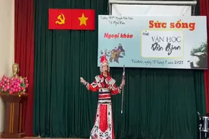 Nam sinh gây bất ngờ khi hát cải lương trong chuyên đề Ngữ văn