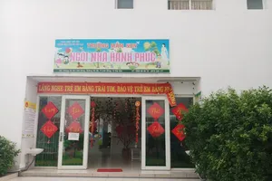 Vô tình xô bạn té, bé trai 5 tuổi bị bêu xấu, buộc chuyển lớp