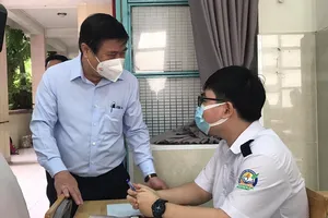 Chủ tịch UBND TP.HCM Nguyễn Thành Phong kiểm tra công tác thi