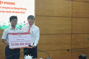 Sở GD&ĐT TP.HCM thưởng nóng 150 triệu đồng cho HCV Olympic Hóa học quốc tế 