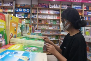Phụ huynh tại TP.HCM nên tới đâu để mua được SGK cho con?
