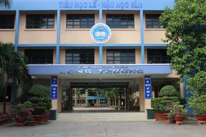  Nữ sinh tại TP.HCM rủ nhóm người lạ vào trường đánh bạn