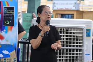 'Việc đọc sách chỉ ngừng khi nhắm mắt xuôi tay'