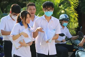 Phổ điểm thi tốt nghiệp 2023: Điểm 10 tăng mạnh, nhất là môn giáo dục công dân 