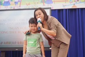 Hiệu trưởng nhắn nhủ: 'Ba mẹ đừng bắt con đạt 9,10 tất cả các môn'