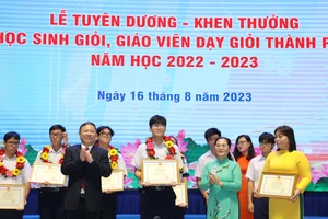 TP.HCM chi gần 14 tỉ đồng để khen thưởng 458 học sinh, giáo viên giỏi