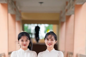 Hiếm hoi: Chị em sinh đôi học ngành nông học 