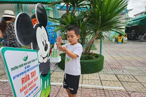 Bệnh đau mắt đỏ diễn biến phức tạp, Sở GD&ĐT TP.HCM ra văn bản hoả tốc