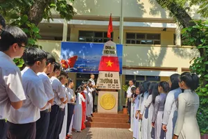 Trường học khánh thành mô hình cột mốc chủ quyền biển đảo Trường Sa