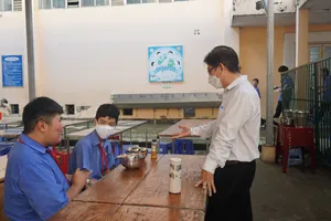 Lễ 20-11, thầy hiệu trưởng gửi thư ngỏ mong được tặng thẻ bảo hiểm y tế học sinh