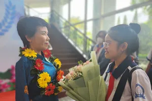 Cô giáo một tay chăm trẻ tự kỷ được nhận giải thưởng Võ Trường Toản