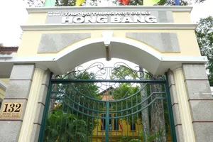 Học sinh lớp 8 ở TP.HCM bị giáo viên đánh nghi gãy xương bả vai