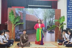 Học sinh hiểu về loại hình sân khấu truyền thống qua diễn chèo, múa rối nước
