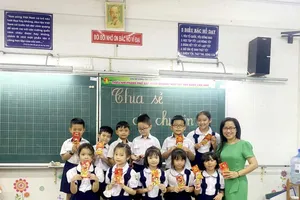 Học sinh 'vui hết sảy' trong ngày học đầu tiên sau kỳ nghỉ Tết Nguyên đán