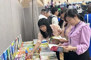 TP.HCM tổ chức giới thiệu sách giáo khoa lớp 5 để giáo viên chọn lựa