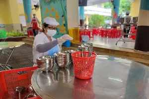 Trường học tại TP.HCM đề xuất nâng mức thu tiền ăn bán trú