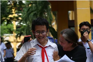 Thi vào lớp 10: ‘Hãy nhớ ba mẹ luôn đồng hành cùng con!’