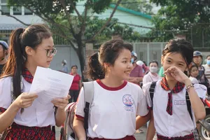 Sáng nay, hơn 4.500 sĩ tử dự khảo sát vào lớp 6 trường 'hot'