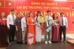 2 học sinh Trường THPT Hùng Vương được kết nạp Đảng trước kỳ thi tốt nghiệp