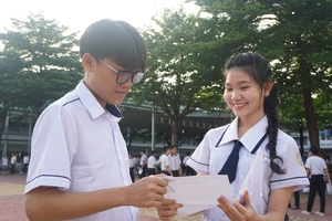 Thi tốt nghiệp THPT 2024: Xem gợi ý giải đề thi môn Văn