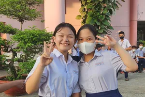 Sốt ruột chờ điểm chuẩn lớp 10 tại TP.HCM