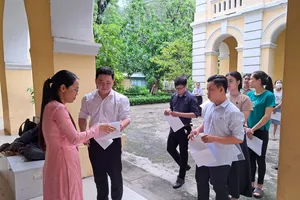 Hơn 1.000 ứng viên thi tuyển giáo viên, nhân viên tại TP.HCM