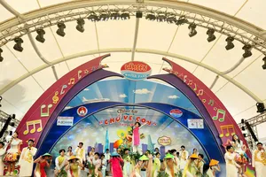 Học sinh 'cháy' hết mình tại hội thi tiếng hát Chú ve con