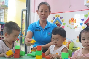 Thưởng Tết cho giáo viên: Cố gắng tăng để giữ người