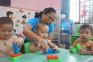 Trường ngoài công lập tìm cách tăng lương, hỗ trợ mua nhà để giữ chân giáo viên