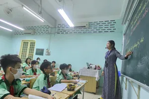 Đề xuất thí điểm tuyển dụng giáo viên trình độ cao đẳng dạy chương trình mới