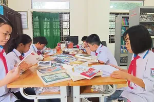 Những thầy cô viết đơn đăng ký dạy thêm miễn phí