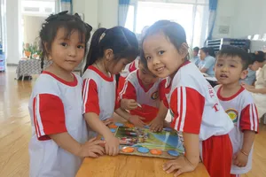 Miễn học phí là đi học không phải đóng tiền?