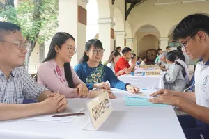 Học sinh bối rối chọn tổ hợp môn lớp 10, trường học gỡ khó