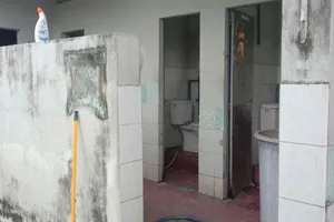 Nhà vệ sinh trường học xuống cấp: Sở GD&ĐT TP.HCM yêu cầu khẩn trương khắc phục 