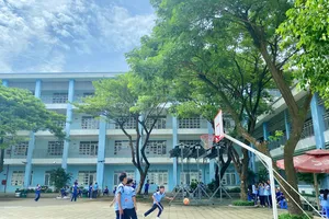 Trường không cho học sinh dùng điện thoại: Phụ huynh cảm ơn