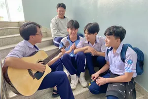 TP.HCM: Dự kiến 16 trường sẽ thí điểm hạn chế sử dụng điện thoại trong giờ chơi